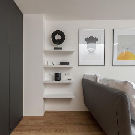 プラハFully Renovated Stylish Duplex In A Convenient Locationアパートメント エクステリア 写真